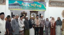 Anggota DPRD Kota Jambi, Fahrul Ilmi, S.Pd, M.Pd, menghadiri peringatan Isra' dan Mi'raj Nabi Muhammad SAW di dua masjid yang berada di Kecamatan Alam Barajo.