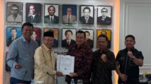 Anggota Komisi XII DPR RI dari Fraksi Partai Golkar, Drs. H. Cek Endra, menerima kunjungan kerja Ketua DPRD Kota Jambi, Kemas Faried Alfarelly